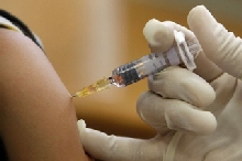 Công khai tên vaccine, hạn sử dụng trước khi tiêm chủng